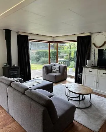 Dubbele Chalet Op Recreatiepark Topparken Op De Veluwe In Beekbergen Met Grote Vrije Tuin En Eigen Parkeerplaats Exterior photo