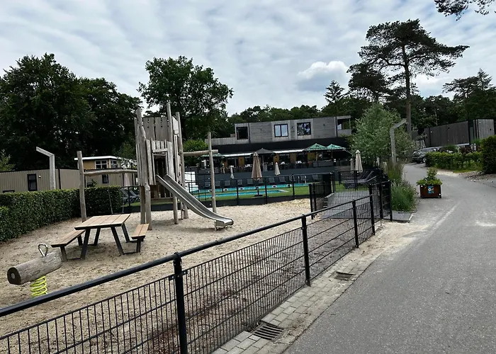 Dubbele Chalet Op Recreatiepark Topparken Op De Veluwe In Beekbergen Met Grote Vrije Tuin En Eigen Parkeerplaats
