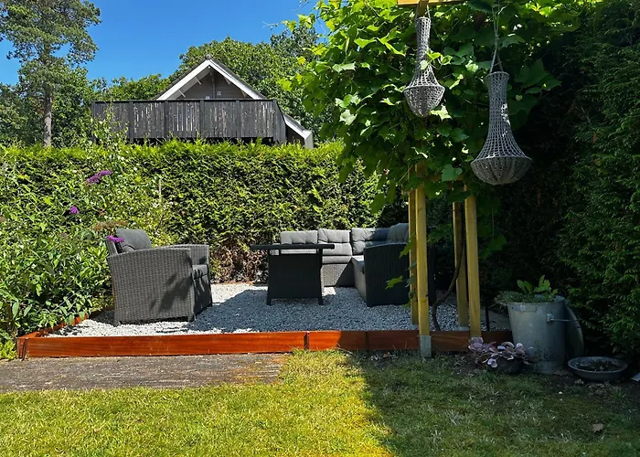 Dubbele Chalet Op Recreatiepark Topparken Op De Veluwe In Beekbergen Met Grote Vrije Tuin En Eigen Parkeerplaats