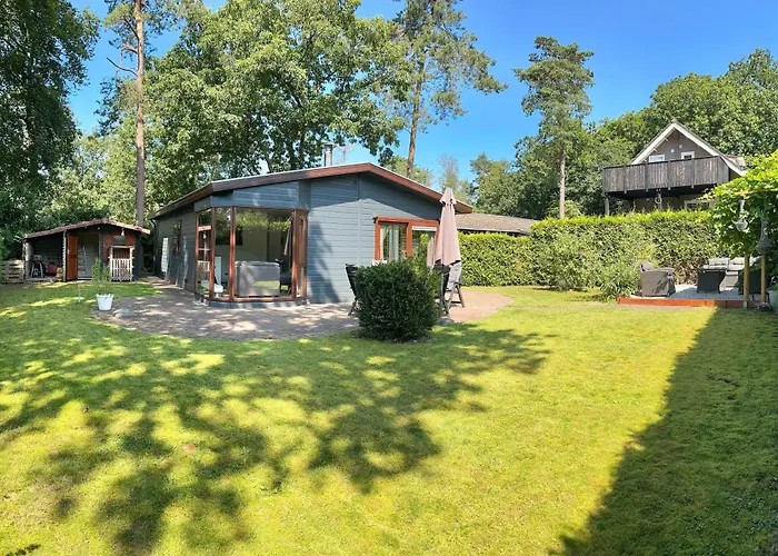 Dubbele Chalet Op Recreatiepark Topparken Op De Veluwe In Beekbergen Met Grote Vrije Tuin En Eigen Parkeerplaats