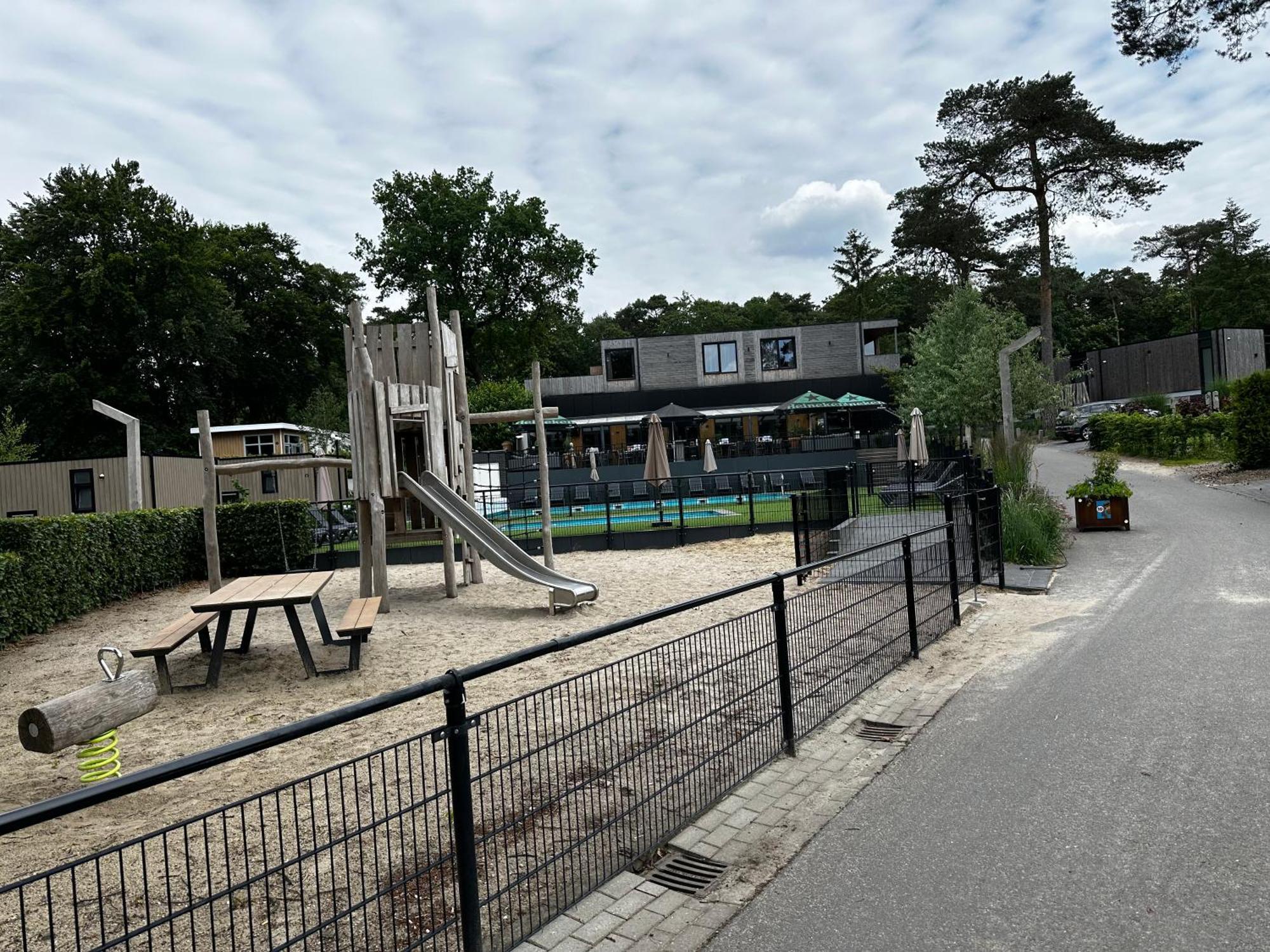 Dubbele Op Recreatiepark Topparken Op De Veluwe In Met Grote Vrije Tuin En Eigen Parkeerplaats *